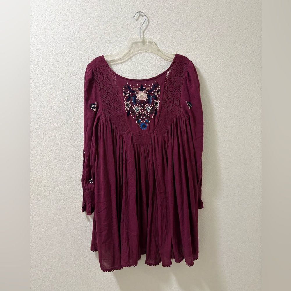 Free People Mohave embroidered mini dress in plum. Boho. Size small. EUC